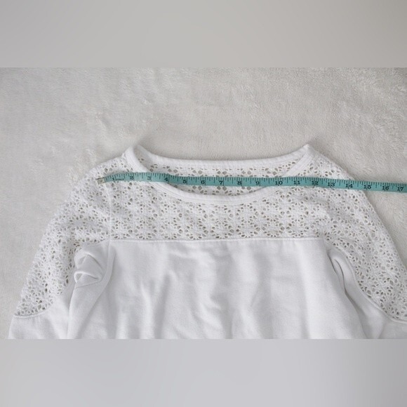 Lace shoulder sweater - Picture 5 of 6